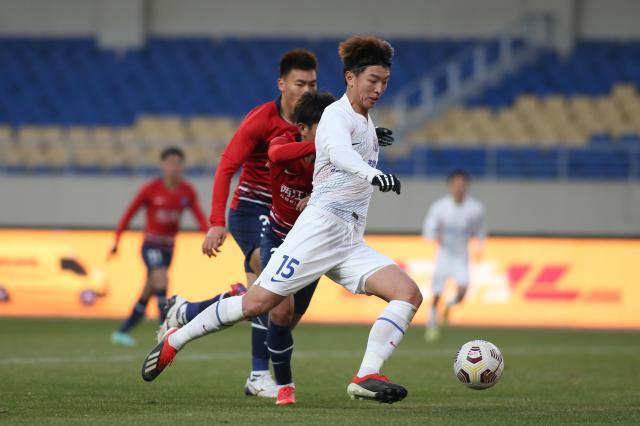 云开体育官网-两个赛季0进球杨旭延续首发 尴尬的是他还是申花？