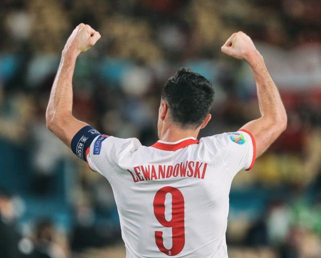 开云体育-莱万大赛软脚国家队疲软？抢回一分证明他仍有可为