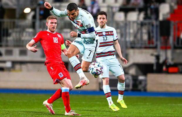 开云-【早报】“快乐”的C罗和不快乐的莱万...